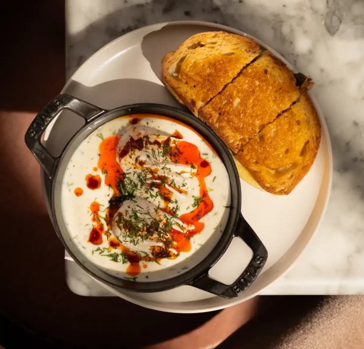 Eggbreak’s rich and creamy Turkish Eggs served in a cast iron dish with dill yoghurt, smoked paprika oil, and a side of golden toasted bread. This brunch classic is one of the signature dishes available during the brand’s Edinburgh residency.